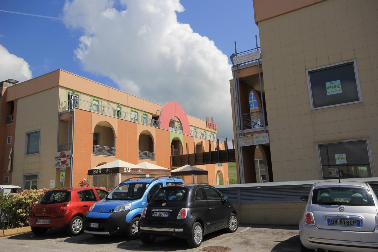 I Rocchi Hotel Tito Exterior foto